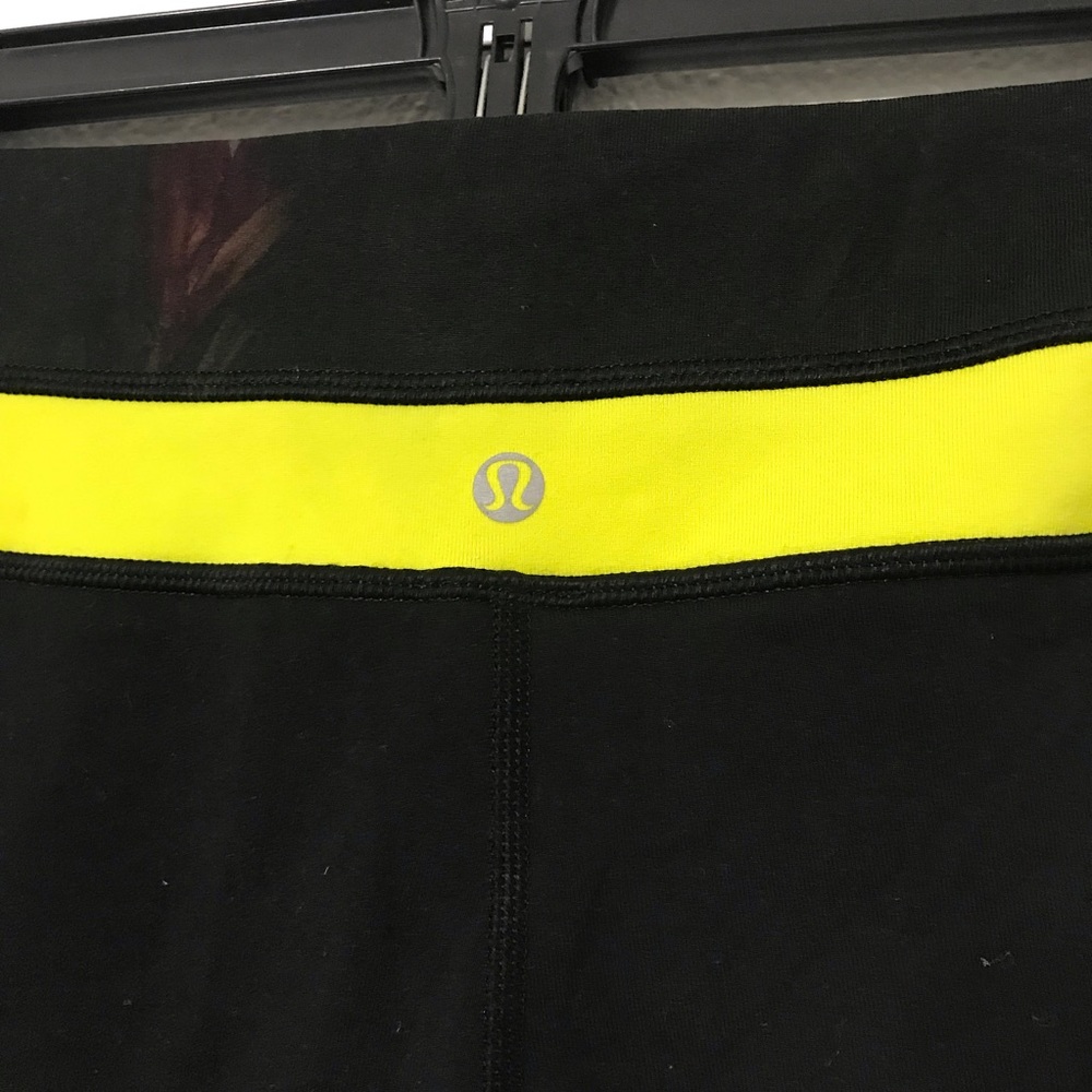 Lululemon short reversible size 6 - Picture 4 of 8
